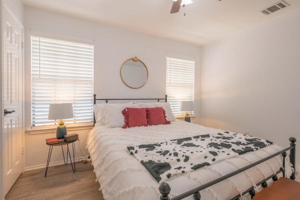 Timeless-Texas-Inn - Heated Pool Oasis & Lux Vibe Round Rock Dış mekan fotoğraf